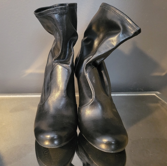 Guess Black Heeled Boots - Picture 2 of 3